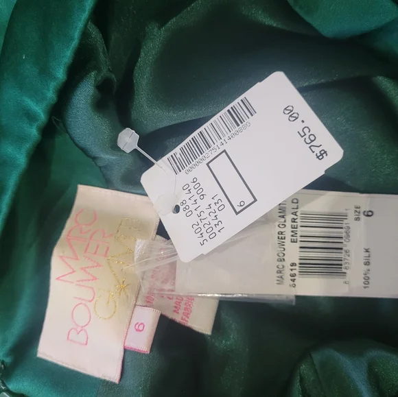 NWT gown - Picture 6 of 7